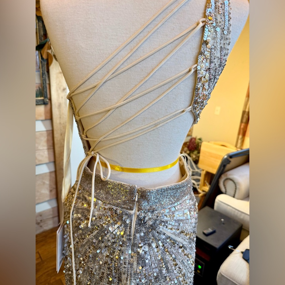 Mac Duggal Gold Sequin One-Shoulder Maxi Dress 8 - Picture 9 of 14